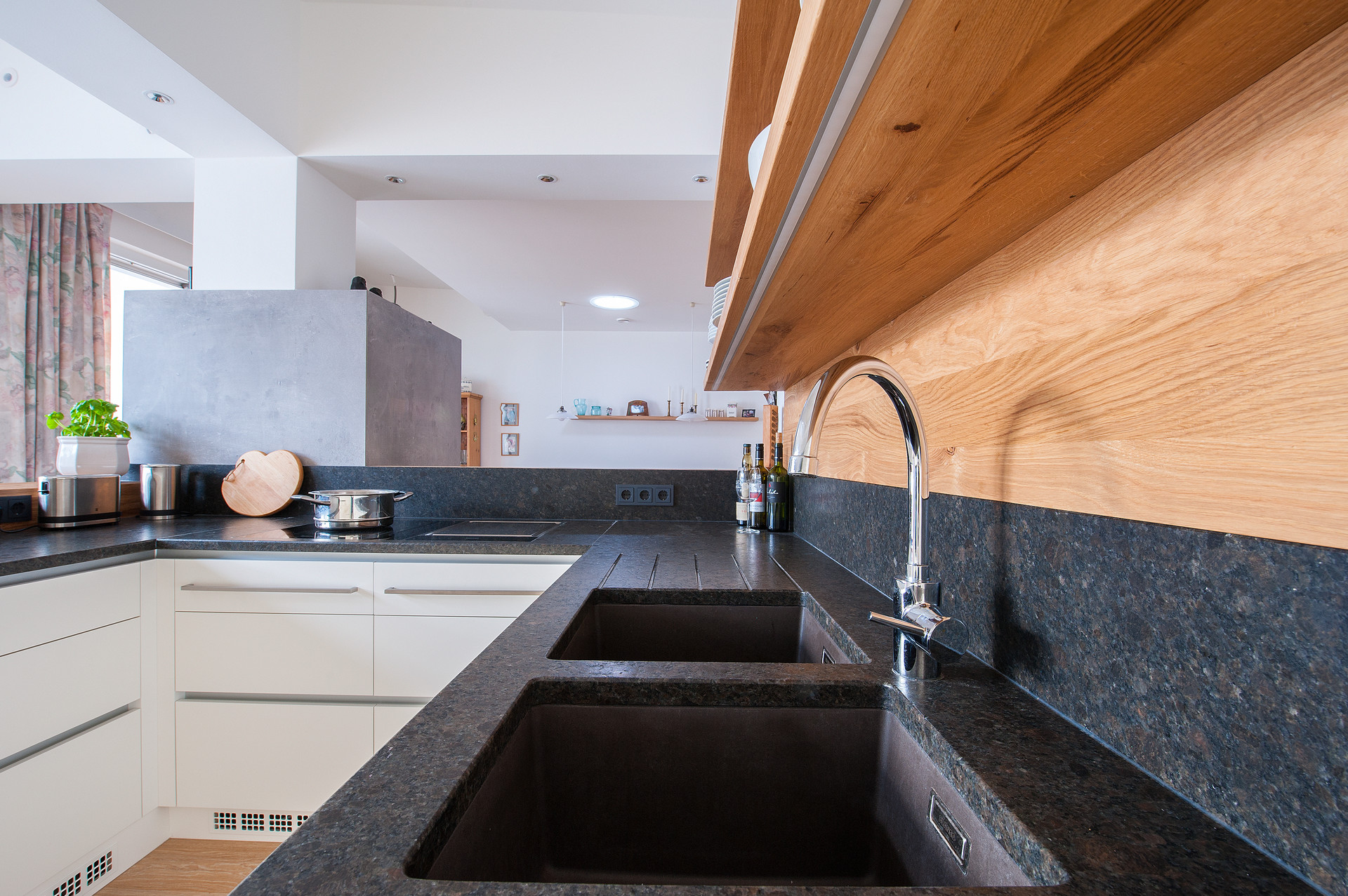 Küchenarbeitsplatte Coffee brown - Projektliste - Realisierungen - stein.at